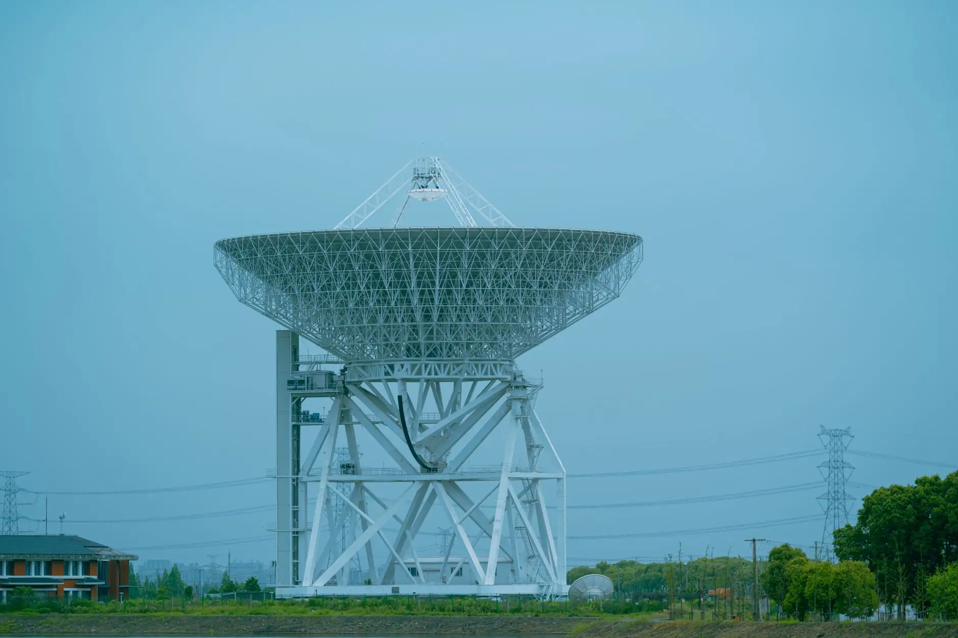 昆明工业显示器选型指南：从面板参数到应用场景解析