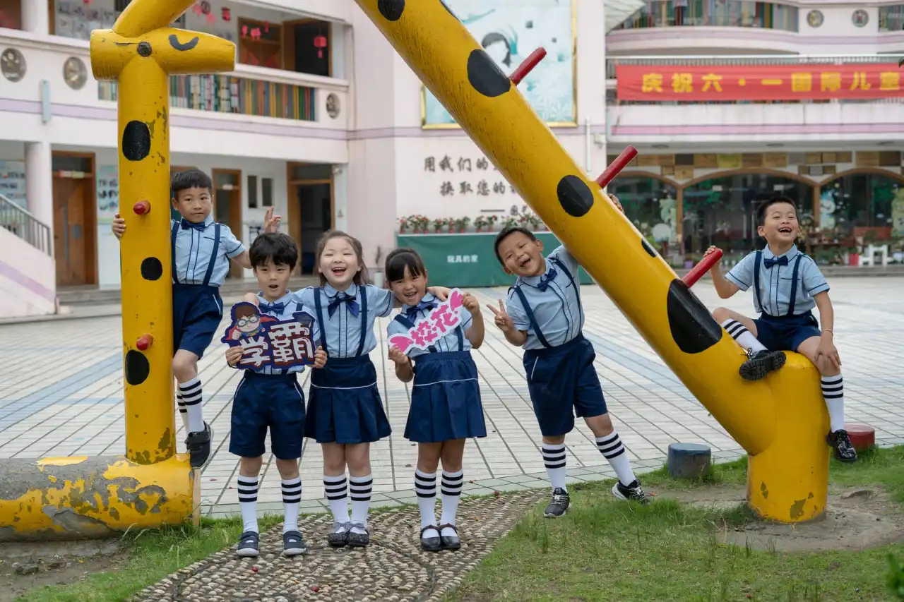昆明工业显示器选型要点：触摸一体机在商超场景的应用实践
