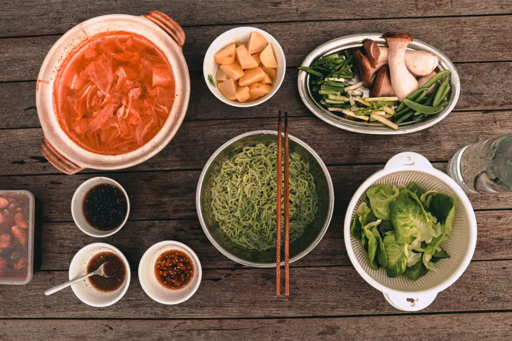 昆明工业显示器选型指南：从面板参数到使用环境的全面解析