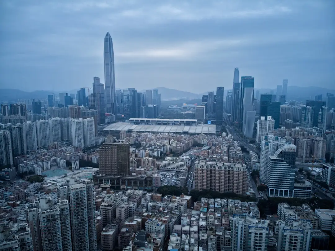 宇贤广告机在昆明商超展厅的应用案例与显示方案设计