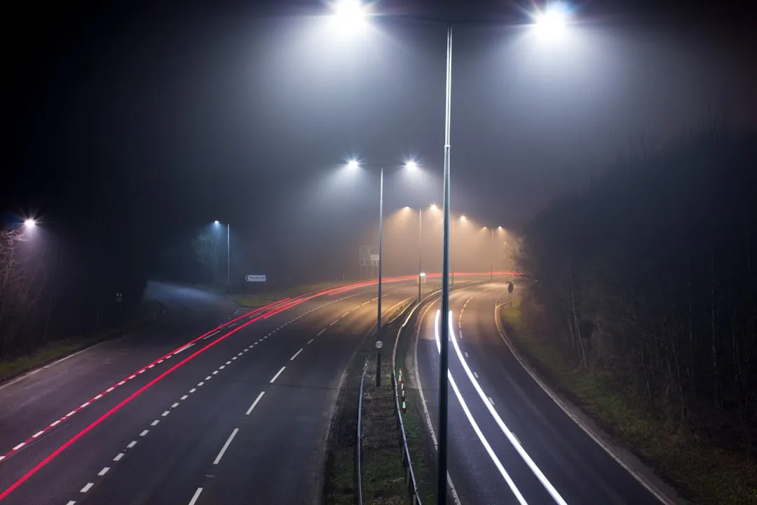 昆明工业显示器选型指南：从亮度、接口到防护等级的实用参考