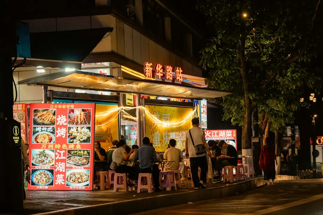 昆明工业显示器选型指南：触摸一体机在商超场景的应用方案