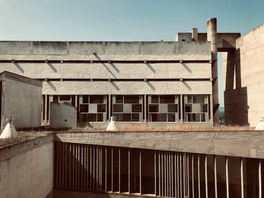 昆明制造企业如何选型工业级显示设备：参数与场景适配指南