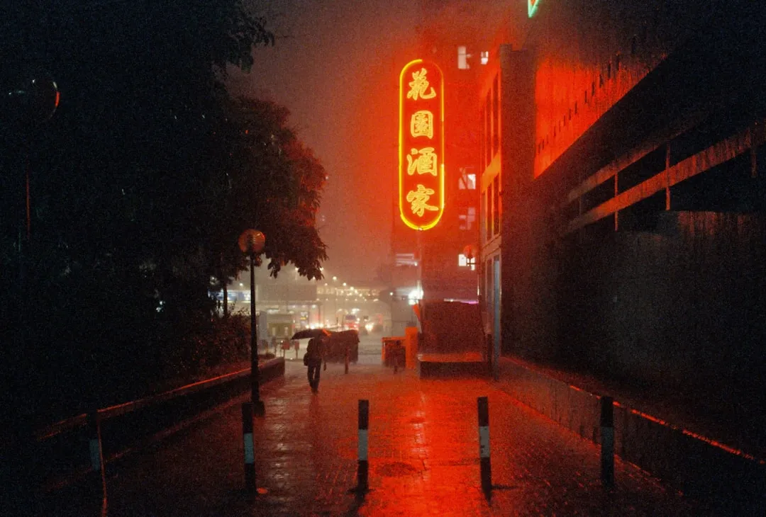 昆明商超展厅广告机选型要点与宇贤显示终端应用案例