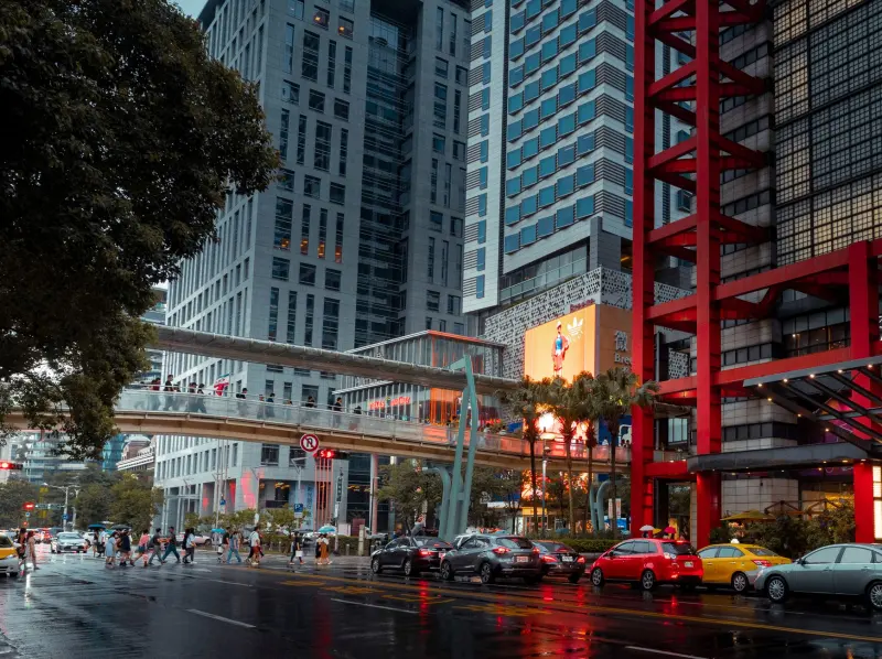 昆明工业显示器与触摸一体机选型指南：参数与场景匹配分析