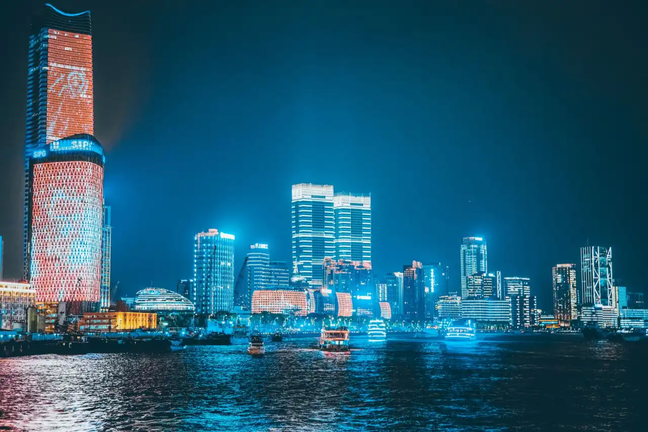 工业显示器与触摸一体机在昆明商超场景下的选型技术要点
