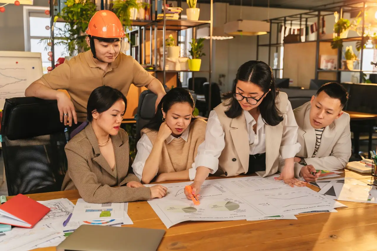 宇贤工业显示器在商超场景中的应用案例与显示终端解决方案