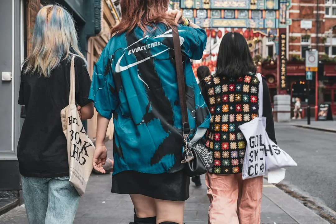触摸一体机在昆明商超的应用案例与设备选型建议